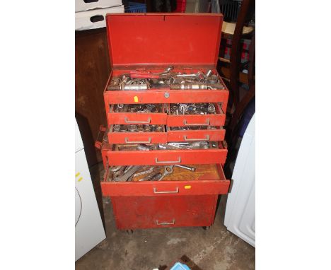 A CLARKE STACKING TOOL BOX AND TOOL CONTENTS