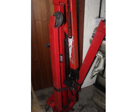 A CLARKE STRONG ARM FOLDING ENGINE LIFT