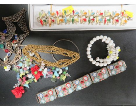 A SELECTION OF VINTAGE COSTUME JEWELLERY TO INCLUDE A MICRO MOSAIC PANEL LINK BRACELET , A YELLOW METAL MUFF CHAIN, STERLING 