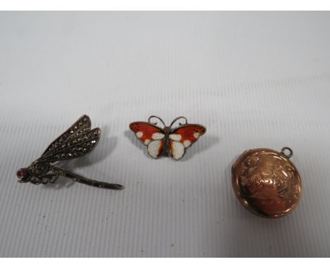 A NORWAY SILVER AND ENAMEL BUTTERFLY BROOCH TOGETHER WITH A SILVER DRAGONFLY BROOCH AND LOCKET
