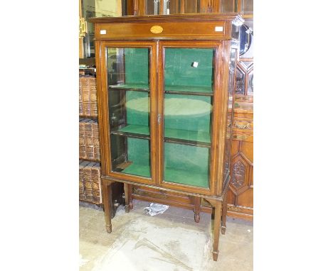 An Edwardian inlaid mahogany display cabinet, the rectangular top above a pair of glazed doors, on square tapering legs, 89cm