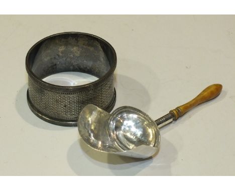 A George III silver caddy spoon of shovel form with turned wood handle, Birmingham 1806, 9cm and a silver napkin ring, (2).