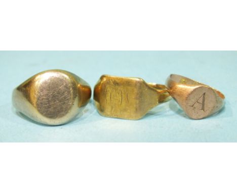 A 9ct gold signet ring, size Q½ and two others, I and S½, (one a/f), 9.6g, (3).