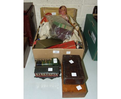 A Hornby 'O' gauge clockwork engine and carriage with GWR livery, a collection of dolls, badges, etc.