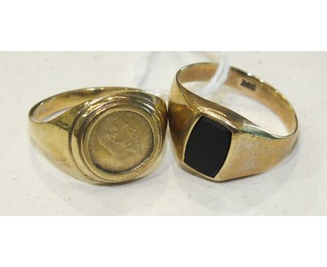 A 9ct gold ring set Mexican coin, size P and a 9ct gold signet ring set onyx plaque, size O, 5.3g.