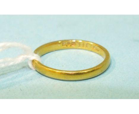 A 22ct gold wedding band, size K, 2.2g.