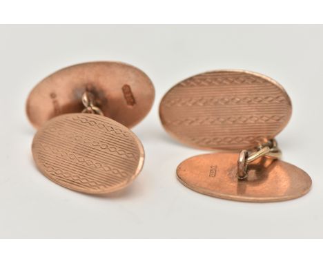 A PAIR OF EARLY 20TH CENTURY 9CT GOLD CUFFLINKS, each designed as two oval panels with engine turned detail to the chain link