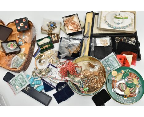 A SELECTION OF COSTUME JEWELLERY, to include an early 20th century yellow metal Mizpah brooch, AF, together with a collection