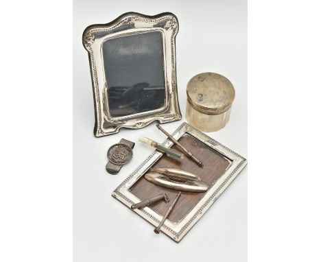 A SMALL PARCEL OF SILVER, comprising an Elizabeth II easel back photograph frame, inner dimensions 11.5cm x 7.6cm, makers Joh