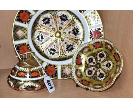 THREE PIECES OF ROYAL CROWN DERBY IMARI 1128 WARES, comprising a flower shaped Solid Gold Band trinket dish (marked as second