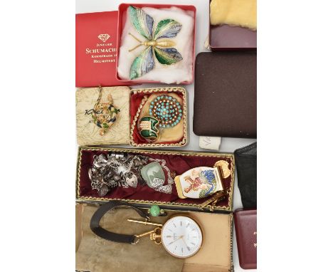 A SELECTION OF COSTUME JEWELLERY, to include an enamel butterfly brooch, an enamel money clip depicting a dragon, a white met