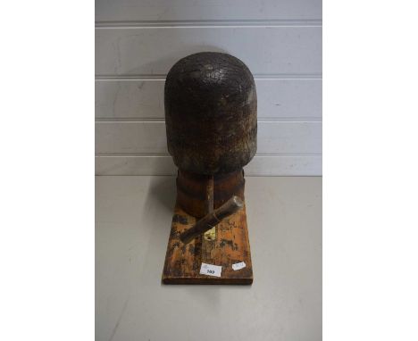 VINTAGE ADJUSTABLE WOODEN MILLINERS HAT STRETCHER