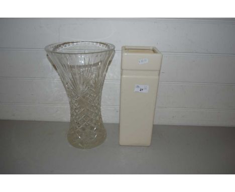 LARGE CLEAR CUT GLASS VASE TOGETHER WITH A FURTHER SQUARE FORMED CERAMIC VASE (2)