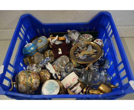MIXED LOT VARIOUS SMALL TRINKET BOXES AND ORNAMENETS
