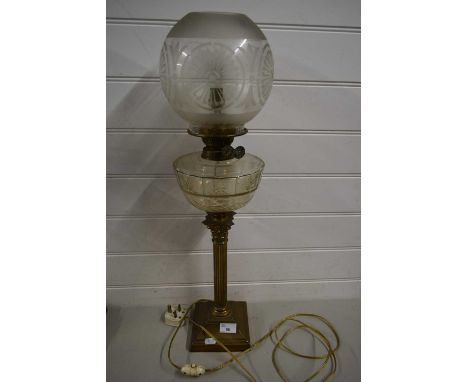 OIL LAMP WITH FROSTED GLASS SHADE, CLEAR GLASS FONT AND A BRASS CORINTHIAN COLUMN BASE