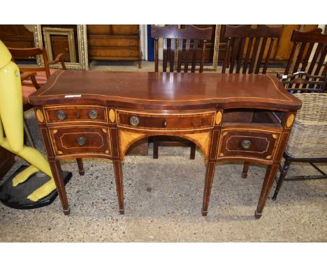 GEORGIAN STYLE BOW FRONT SIDEBOARD WITH INNLAID DETAIL RAISED ON TAPERING LEGS WITH SPADE FEET (LACKING ONE DRAWER), 140CM WI