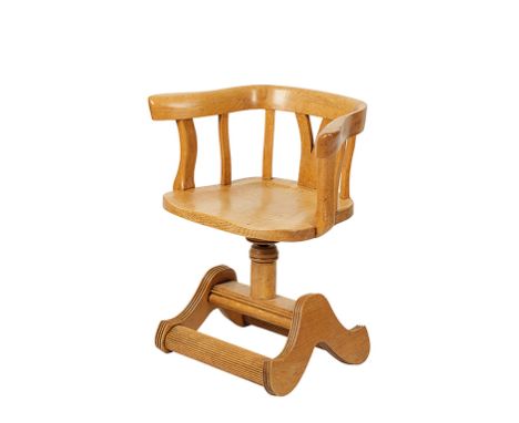 20TH CENTURY LIGHT OAK CAPTAIN'S CHAIR 