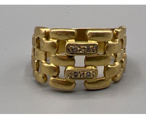 Fancy patterned 18ct yellow gold and diamond ring, size Q (6.19g)