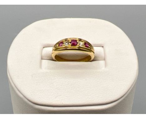 Ladies 18ct gold diamond and pink 5 stone ring, size H (3.55g)