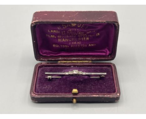Antique Art Deco Platinum &amp; Diamond Bar Brooch. With 5 outstanding Old Cut Diamonds. Exquisite Collector item in very goo