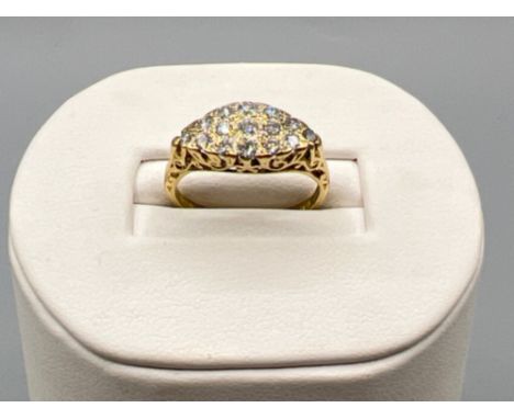 Ladies 18ct gold diamond cluster ring, size J (3.26g)