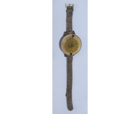 * Luftwaffe Wrist Compass. German AK39 armbandkompass, with black leather strap QTY: (1)NOTE:Important Notice: All lots from 