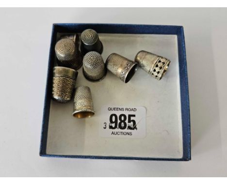 8 METAL THIMBLES, 3 BEING SILVER