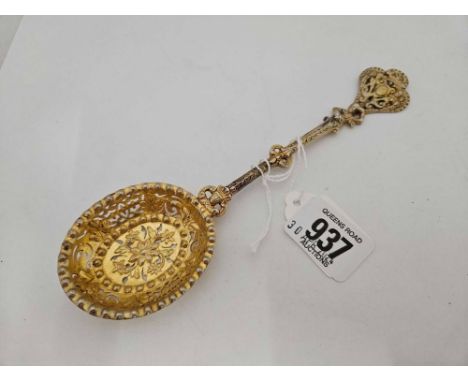 DECORATIVE GILT SILVER SIFTER SPOON, LONDON 1840