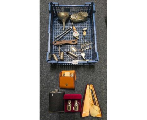 CARTON OF MIXED BRIC-A-BRAC INCL; A HIP FLASK, WINE FUNNEL, TOAST RACK & OTHER METALWARE