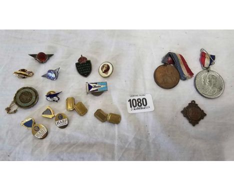 SMALL QTY OF MISC TIE TAC'S, LAPEL LABELS & COMMEMORATIVE MEDALS