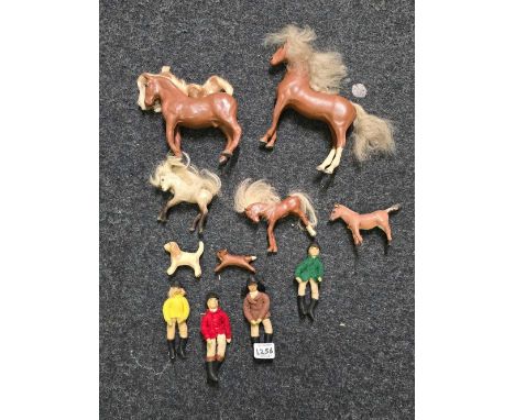 CARTON WITH QTY OF CHILDREN'S EQUESTRIAN HUNTING FIGURES, HORSES & RIDERS