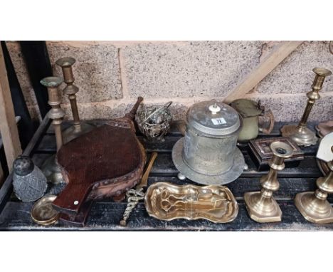 SHELF OF MISC BRASS, PLATED ITEMS INCL; CANDLESTICKS, CANDLE SNUFFER & TRAY, FIRESIDE BELLOWS & OTHER METAL ITEMS