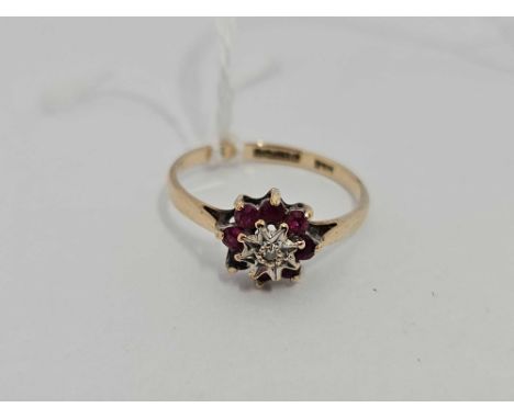 9ct RUBY CLUSTER RING, 1.4g