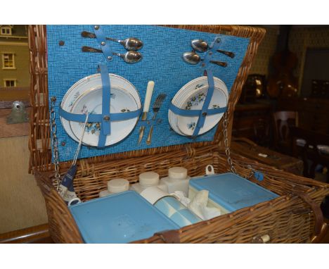 Brexton Wicker Picnic Hamper 