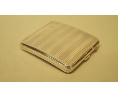 A silver engine turned cigarette case, 149g.