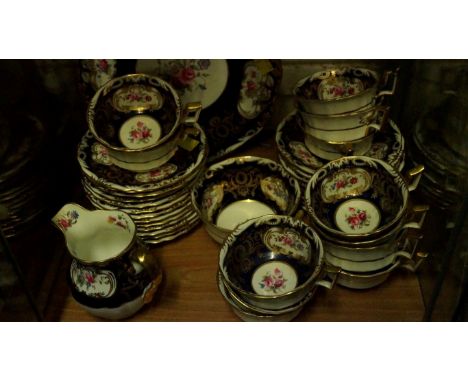 A Spode tea set, decorated with pattern number R4419. Condition Report: All pieces are in good order with light rubbing to gi