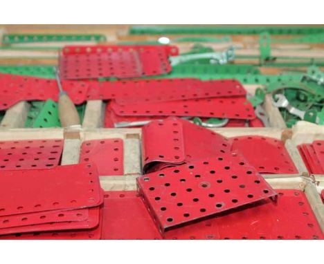LARGE COLLECTION OF VINTAGE MECCANO