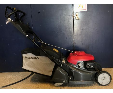 A Honda HRX426QX self propelled rear roller petrol lawnmower  CONDITION REPORTS Is a 2007 model. It is clean and tidy and app