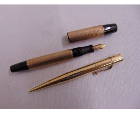 Parker 9ct gold fountain pen with engine turned cover and barrel and Bakers Pointer 9ct gold propelling pencil