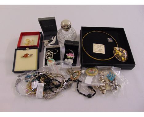 A quantity of costume jewellery to include vintage necklaces, brooches and earrings