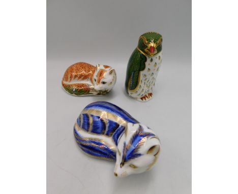 3 Royal Crown Derby Paperweights to include a limited edition Leicestershire Fox with certificate , an Artic Fox together wit