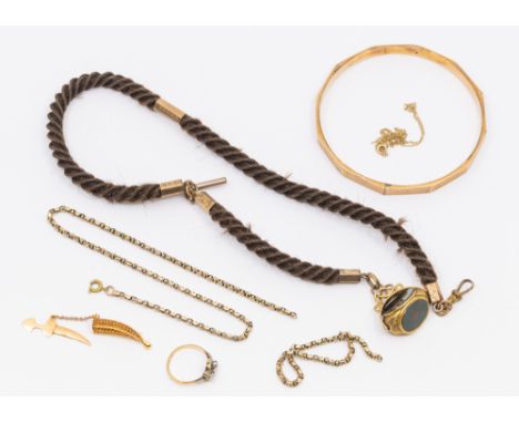A collection of jewellery to include a Victorian plaited hair fob chain with T bar and gilt swivel clasp, suspending a gilt m