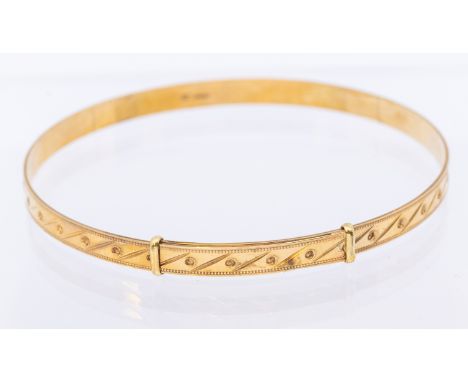 A 9ct gold expandable bangle, width approx 4mm, with dot decoration, weight approx 6.3gms    Further details: wear and tear c