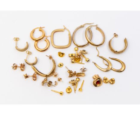 A quantity of gold earrings to five pairs of 9ct gold hallmarked earrings and a single earring including hoop and studs, weig