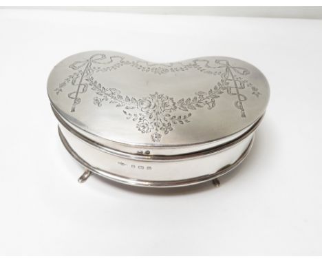 A kidney shaped silver trinket box, J. Gloster Ltd, Birmingham 1913, the hinged cover engraved with ribbon bows, garlands and