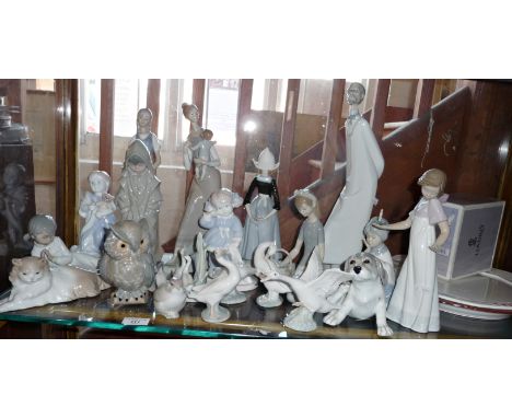 Large collection of Lladro, Nao and similar porcelain figurines, etc. (some A/F)