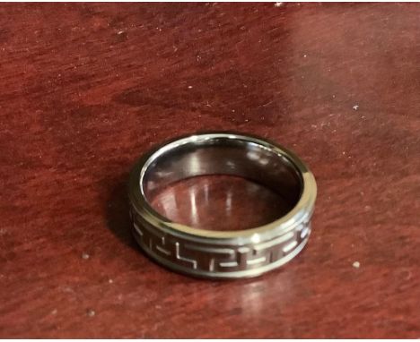 Titanium rings with continuous geometric pattern (11) and collection of costume and fashion jewellery 