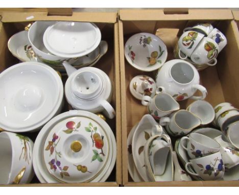 Comprehensive collection of Royal Worcester Evesham dinner tea and coffee ware, including plates, cups, tea pot, coffee pot, 