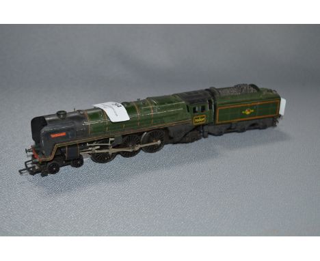 Hornby 00 Gauge Railway Engine "Britannia" 