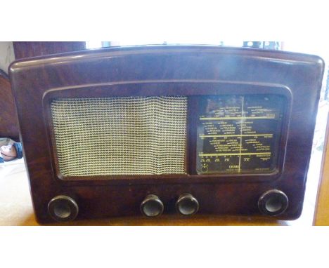 VINTAGE RADIO. Vintage Cossor Melody Maker bakelite radio 